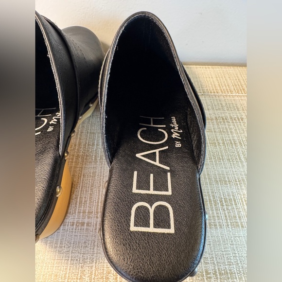 Beach by Matisse Black Clogs with Silver Studs Tan Bottom Size 9 - Picture 13 of 13